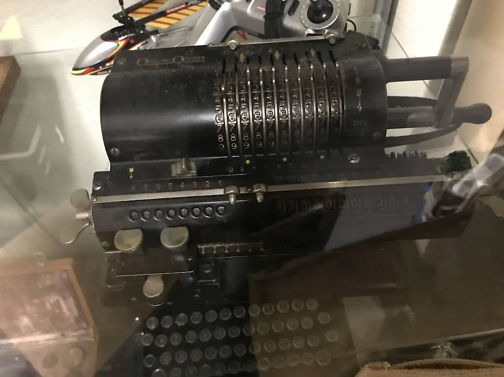 Rechenmaschine Antik