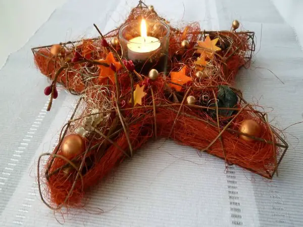 1 schöner dekorativer spezieller Stern, Basis ist aus Draht