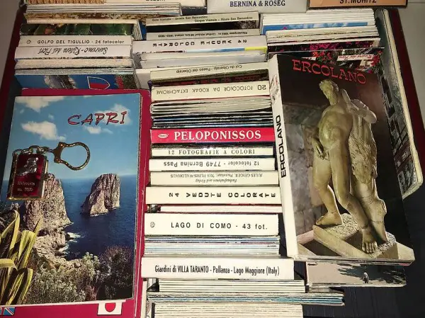 Valigetta Souvenir e ricordi vintage di città e luoghi .