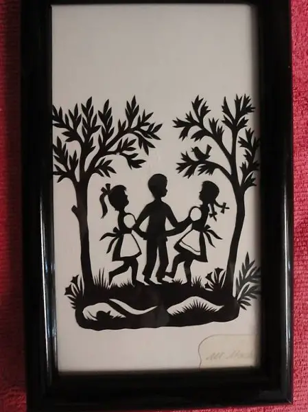  Scherenschnitt, tanzende Kinder unter den Bäumen