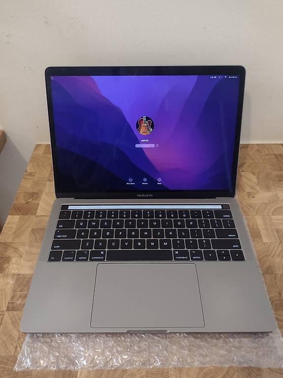 apple macbook pro 13" (2016) - 1tb ssd, i7, 16gb ram