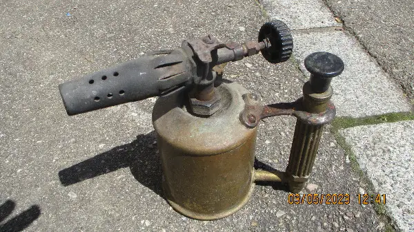 Schwedische Lötlampe der Schweizerarmee