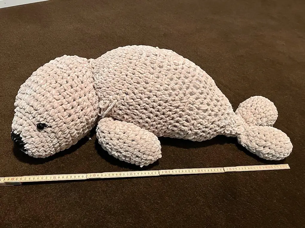 Selbstgestrickte Robbe