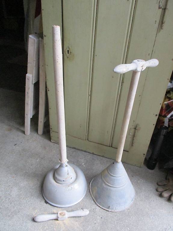 2x historischer Wasch-Stöpsel Stab Waschküchen-Zubehör 1900