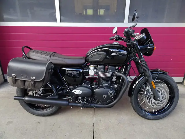 TRIUMPH Bonneville T120 Black
