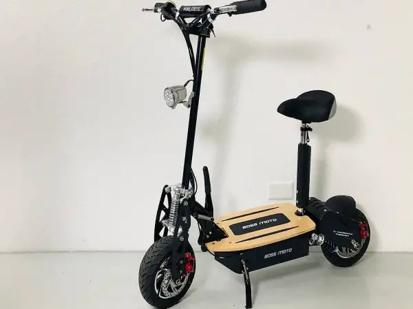  Cooler E Scooter mit Naben- Motor 1600W stark, Trotti Sattel