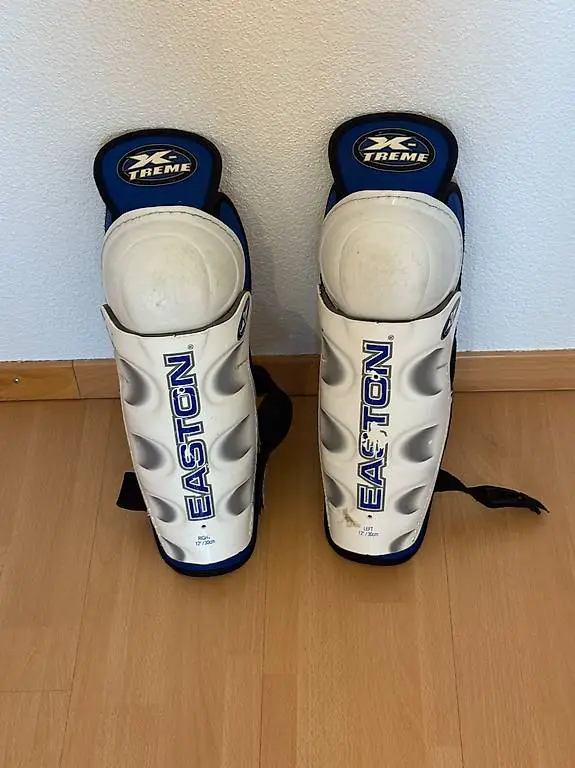 Hockey Schienbeinschoner der Marke "Easton)