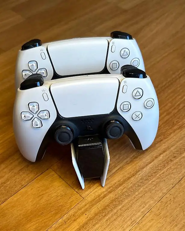 PlayStation 5 ladestation ink. 2 Controller