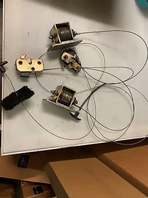 Ferrari Mondial 4V Disp ouver capot 152326+ 60277407