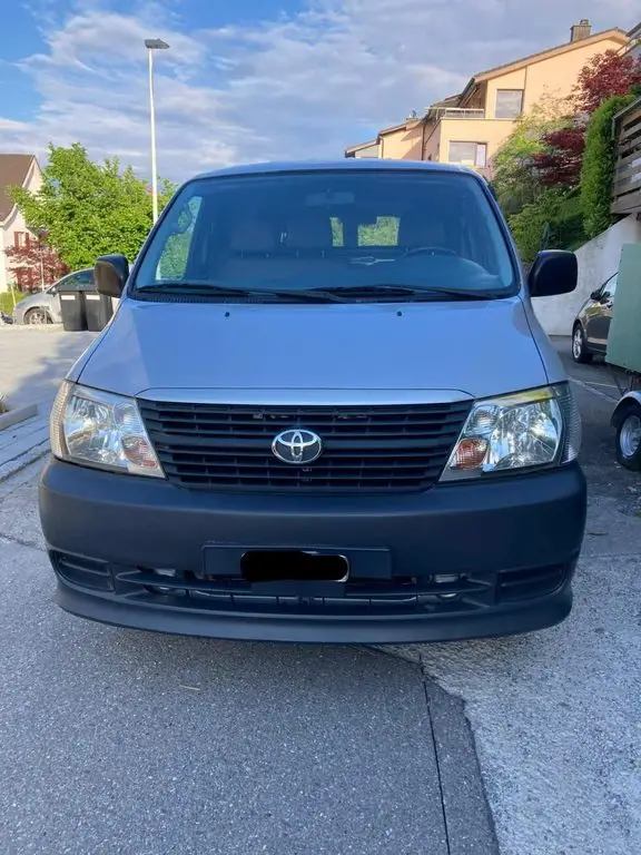 toyota hiace kombi 2.5 d-4d 3 p. cs