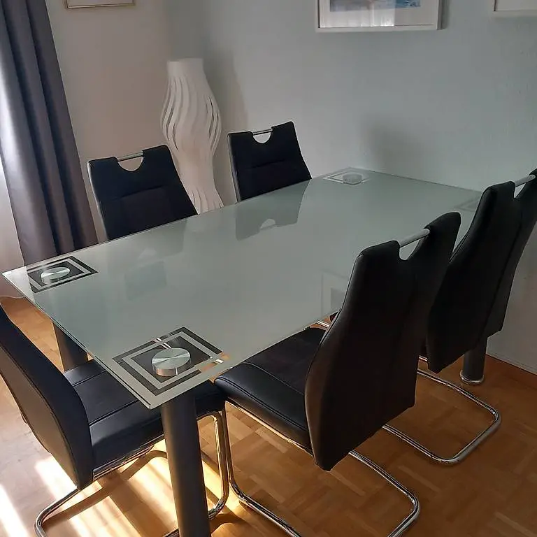 Tisch mit 6 Stühlen Glastisch