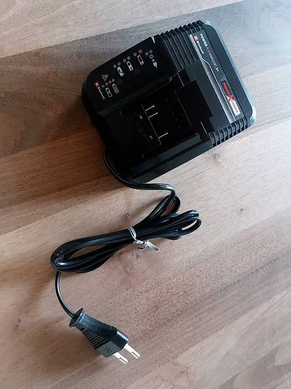 Einhell Akku - Ladegerät