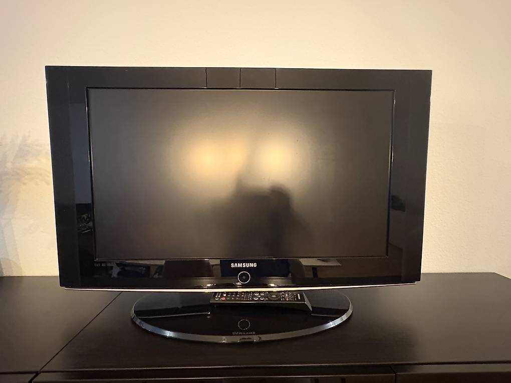 TV Samsung 82cm