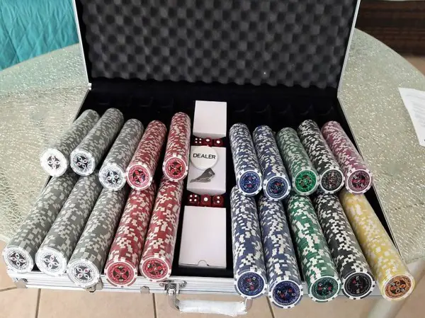  Vendo NUOVO Set da Poker Completo 1"000 gettoni