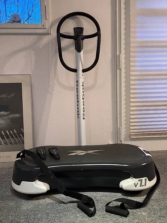 Reebok Vibrationsplatte V11 Fitnessgerät für Zuhause