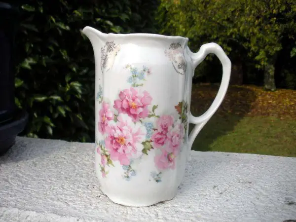  Pot ancien porcelaine blanche motif pivoine/myosotis