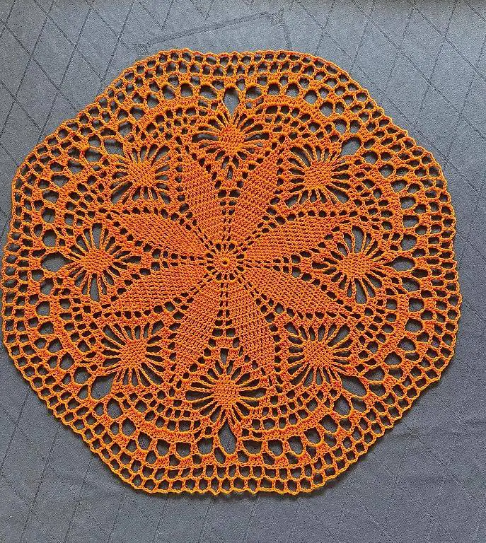 Rundes Häckeldeckchen ca 35cm / orange (45.3)