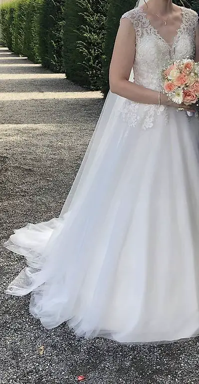 Neuwertiges Hochzeitskleid Diane Legrand 7618 inkl.Unterrock