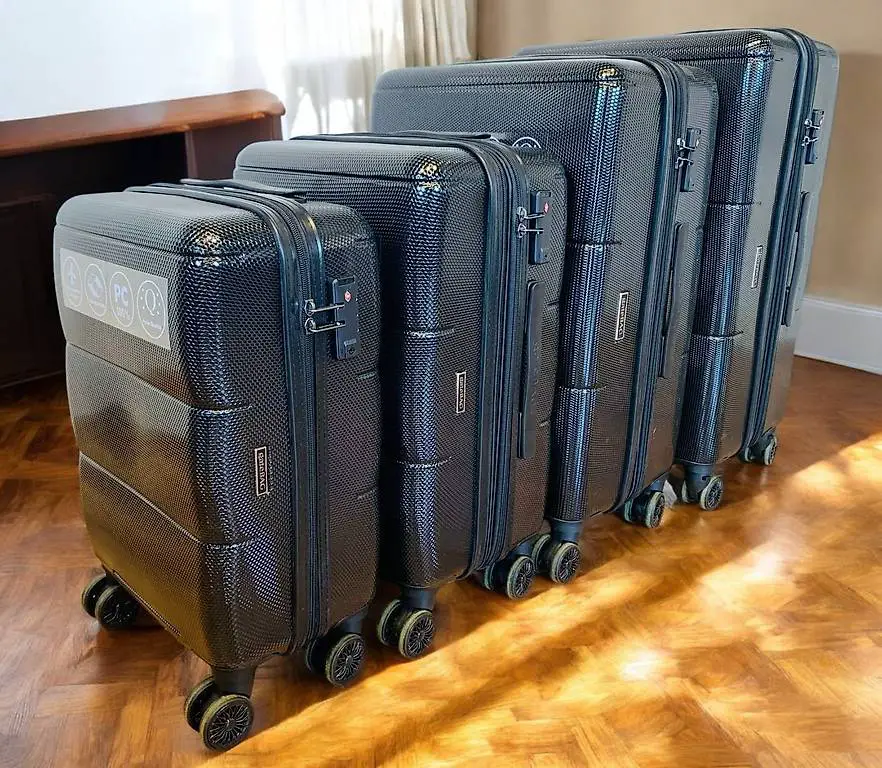 4 teiliges Reisekoffer Koffer Polycarbonat Set BLACK NEU