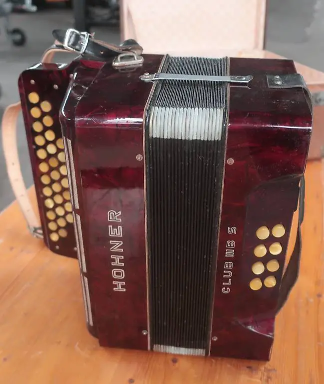 Handorgel Hohner Club III B S