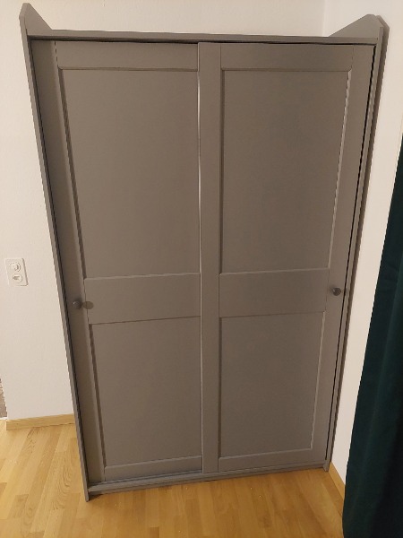 Graue Kleiderschrank (gutes Zustand)
