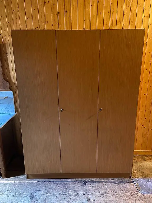 3-türiger Kleiderschrank