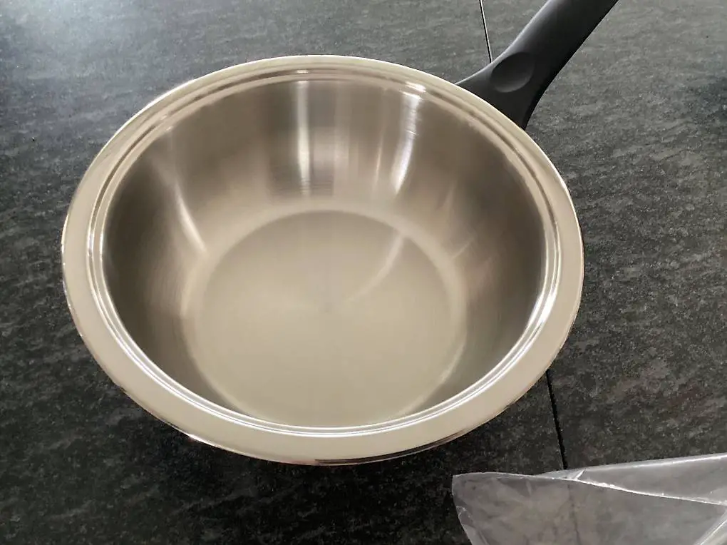 Stielpfanne AMC 2,1 Liter neu vom Service plus Politur