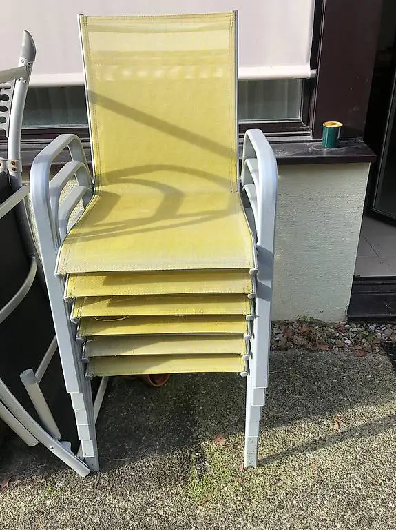 Garten Stühle stapelbar aus Wohnungsauflösung