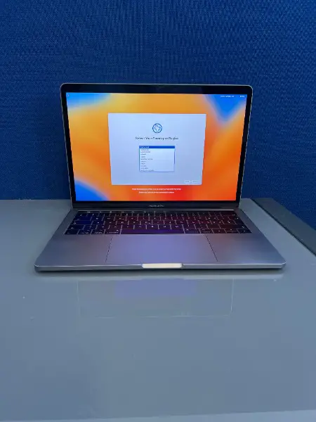 MacBook Pro 13" 2017 Touch Bar Grau, i5, 256 GB SSD & 8 GB