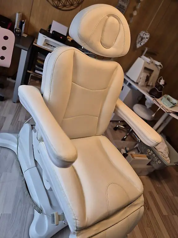 Gebrauchte tolle Kosmetikliege wegen Geschäftsauflösung