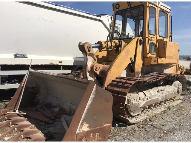 LIEBHERR, 631, Raupendozer
