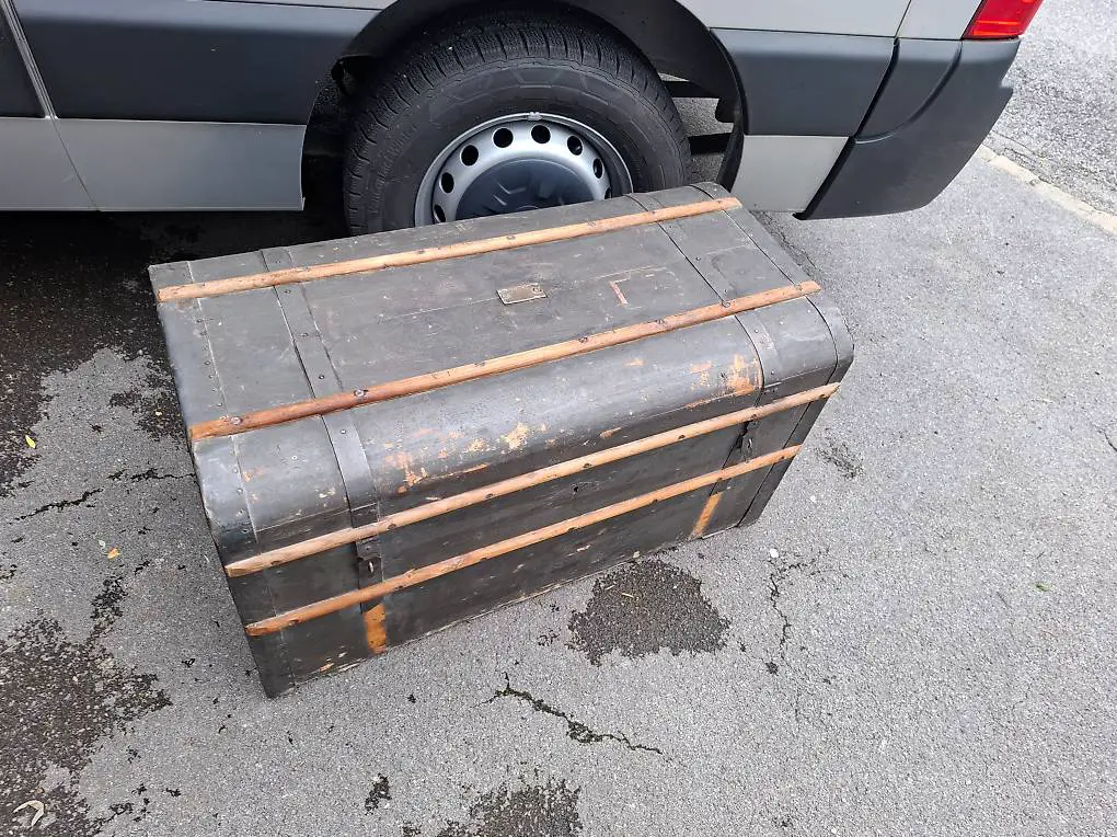 Antike Schatztruhe Übersee Koffer 94 x 50 cm höhe 51 cm