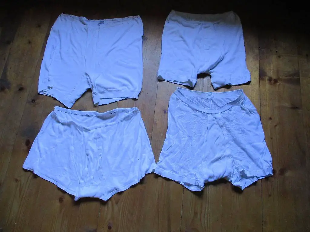 12x hist. Unterhose + Unterleibchen Theater Film Alphütte