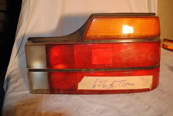  Original Mazda 626 II Hatchback (GC)Rückleuchte rechts