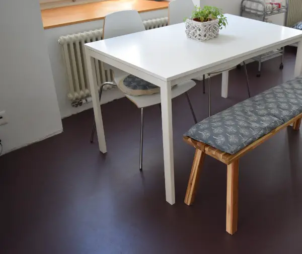 Set: Tisch, Stühle und Bank