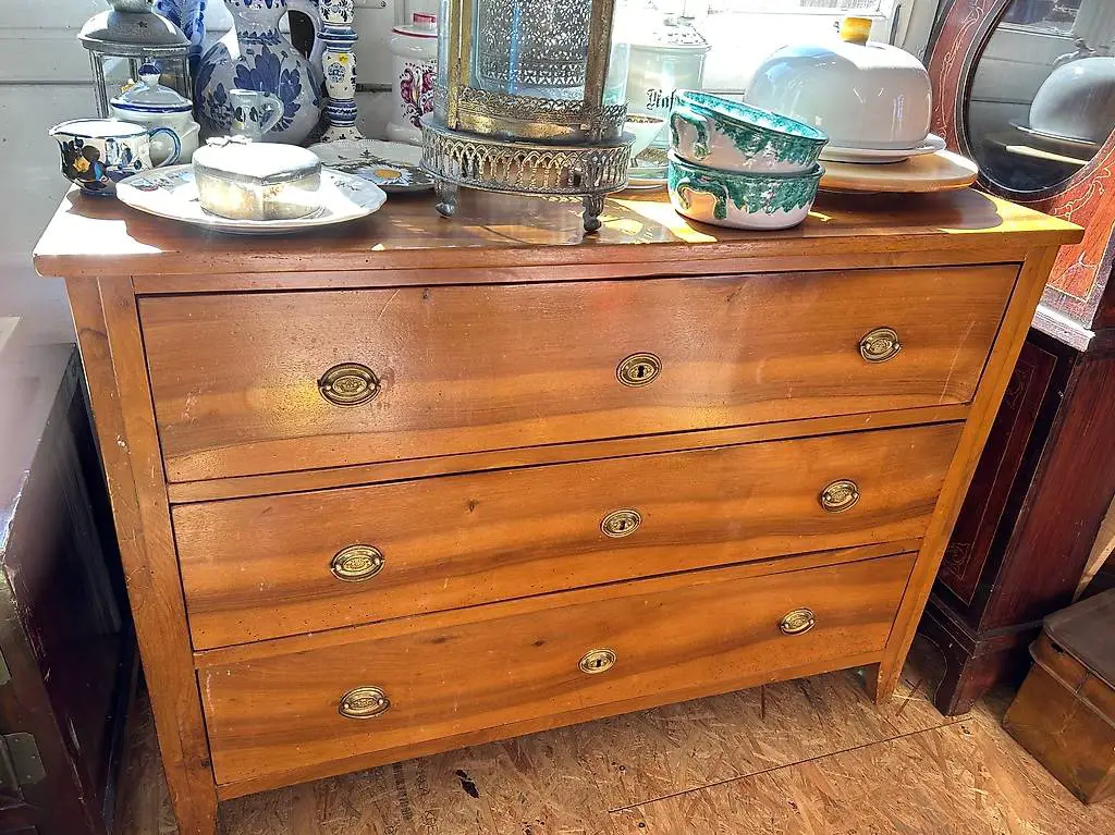 Kommode Nussbaum, 3 Schubladen, L120, T50, H85 cm