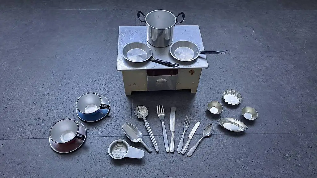 SIGG Antiker Puppenherd & Puppengeschirr, 20-tlg.