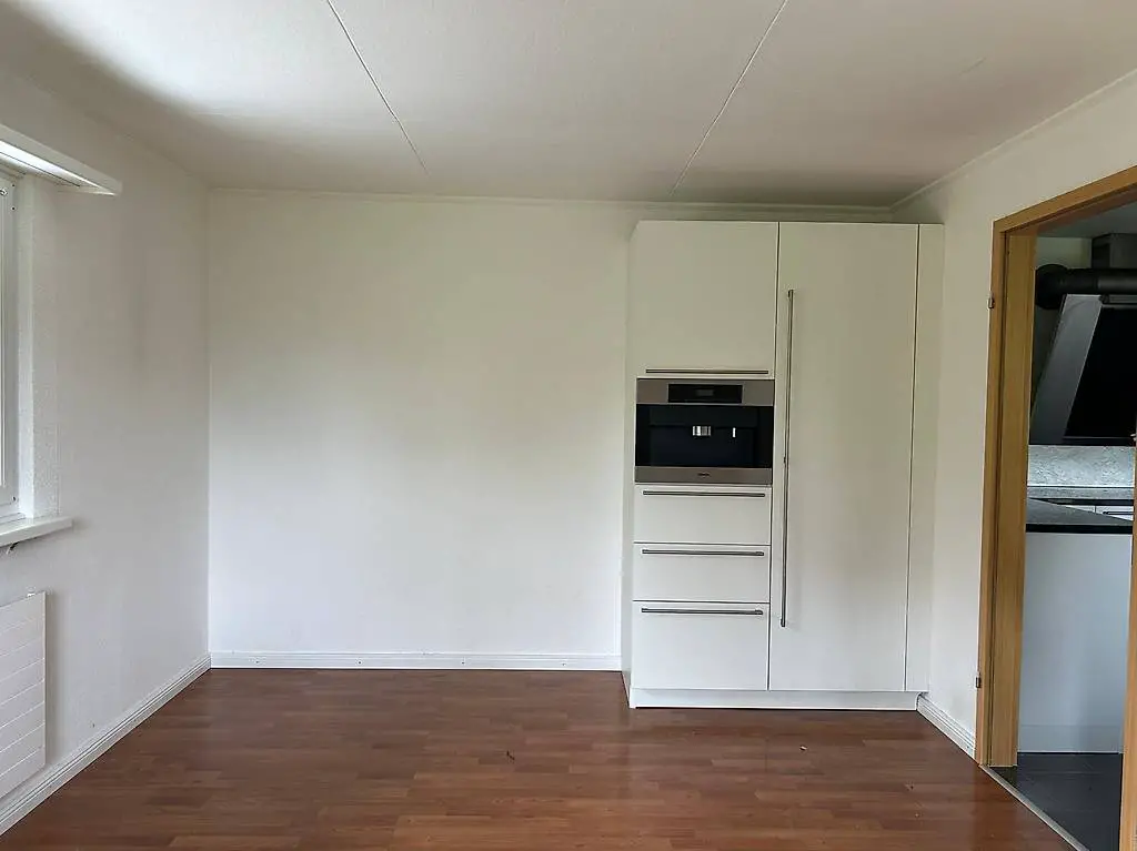 Küchenschrank mit eingebauter Kaffeemaschine Miele