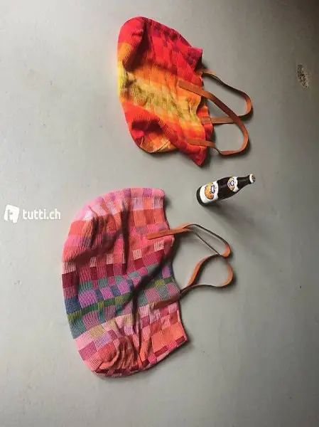 2 farbige grosse Taschen