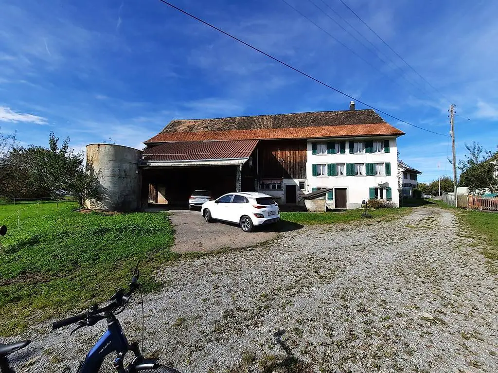 Bauernhaus mit Scheune in Schönenberg ZH