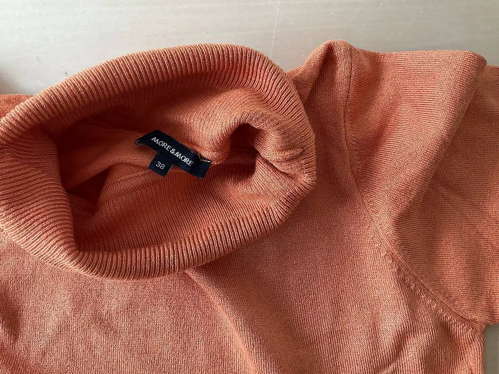 MORE & MORE: Rollkragenpulli leuchtendes orange