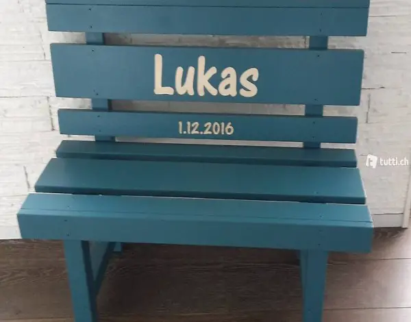 Kinderbänkli in Petrolblau als Taufgeschenk
