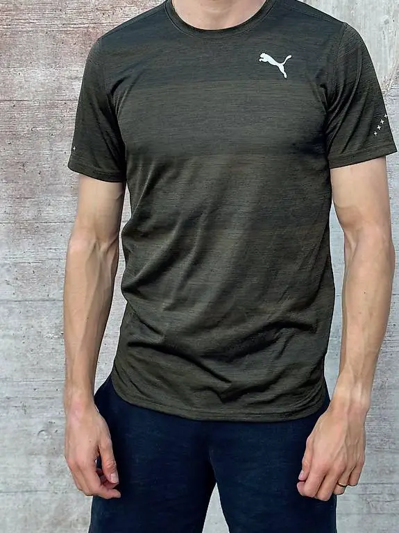 Armee-grünes Puma Running- / Sport-Shirt (S)