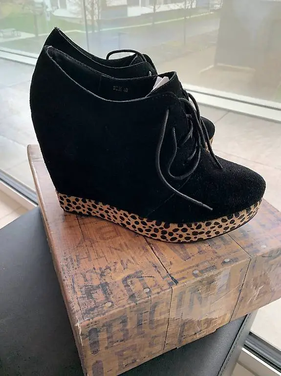 Republic Designer Booties Schuhe Black Cow Suede Gr.40 NEU