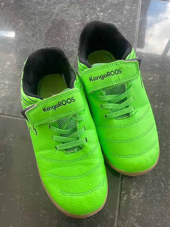 Sportschuhe Grösse 30