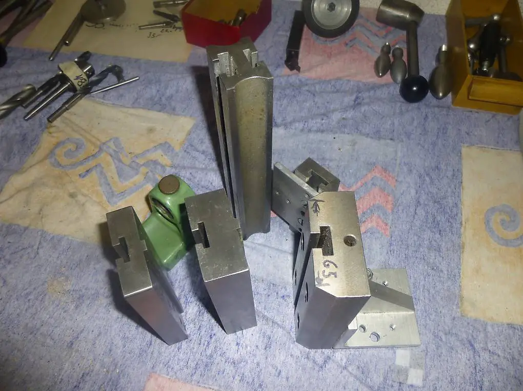 6 Teile mit T Nuten Gussausführungen