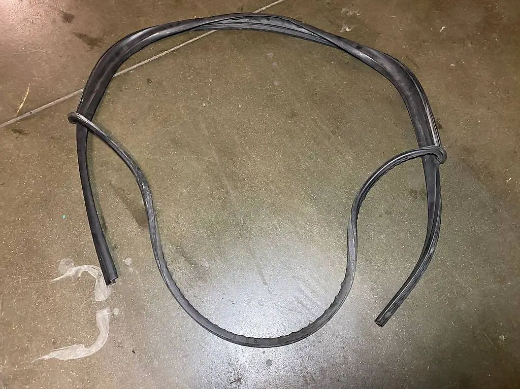 Ferrari Mondial Contour en caoutchouc de la lunette 60854400