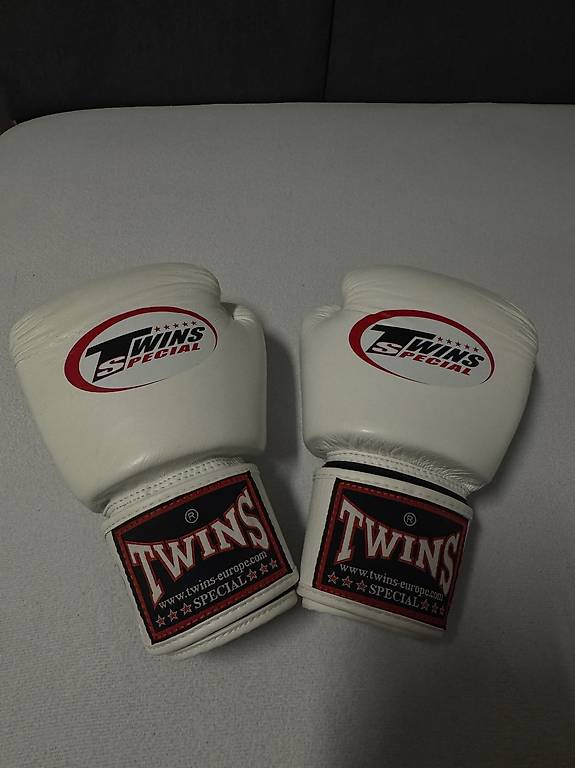 Boxhandschuhe Twins Special 12oz? kaum gebraucht