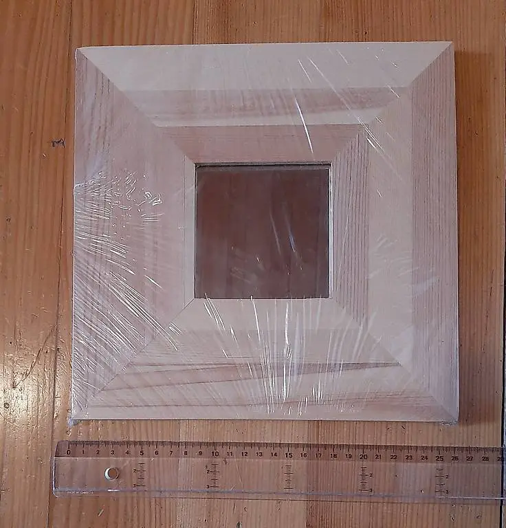 Holzrahmen mit Spiegel