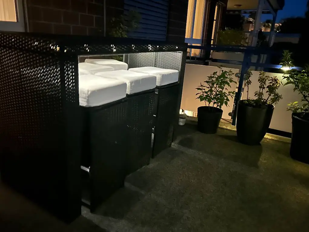 Rattantisch mit 6 Stühlen